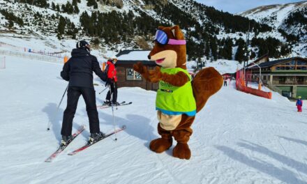 Les imatges de les primeres esquiades de la temporada a les estacions catalanes