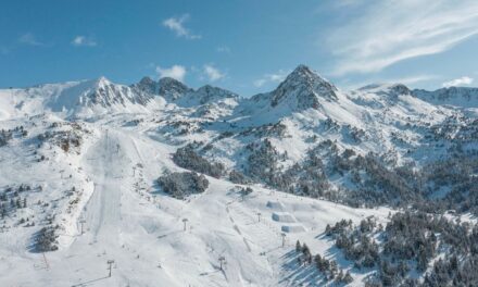 Més de 14.000 esquiadors en el primer cap de setmana d’obertura de pistes a Andorra