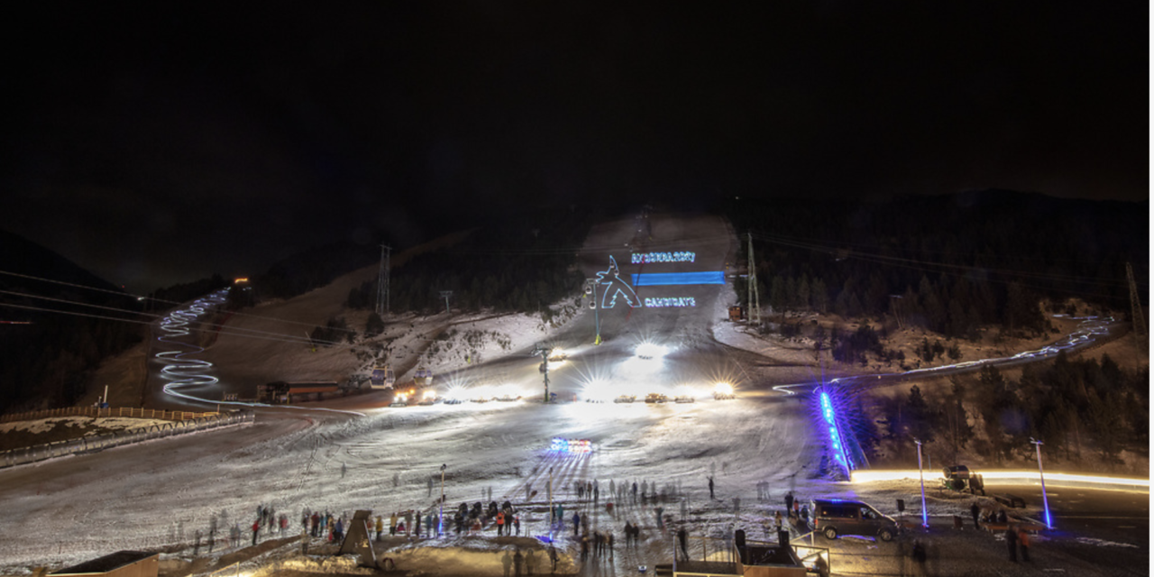 La màgia de l’esquí nocturn a la pista Avet de Grandvalira
