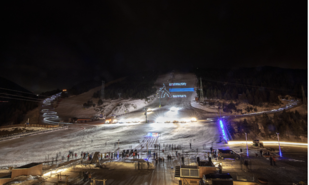 La màgia de l’esquí nocturn a la pista Avet de Grandvalira