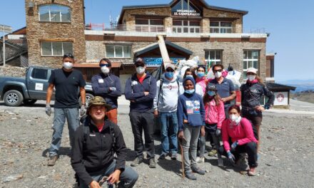 Més d’un centenar de treballadors i voluntaris netegen l’àrea esquiable de Sierra Nevada