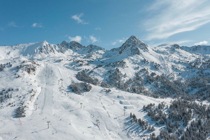 Més de 14.000 esquiadors en el primer cap de setmana d’obertura de pistes a Andorra