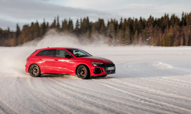 Audi RS 3: ballant sobre la neu