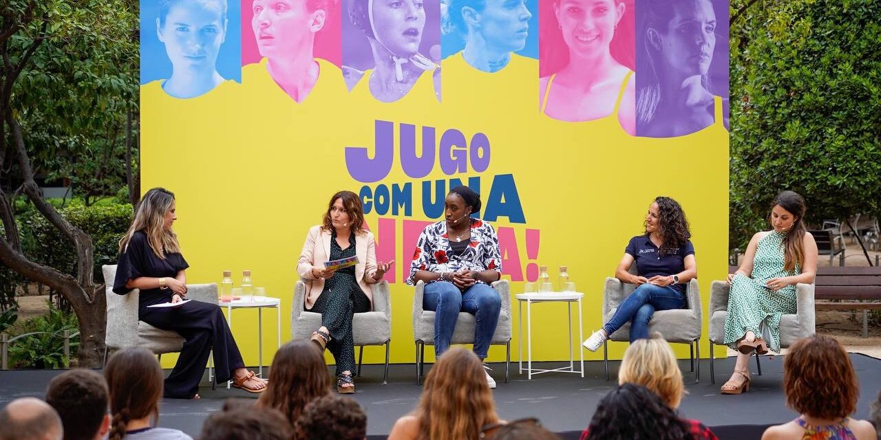 Vilagrà inaugura l’exposició ‘Jugo com una nena!’ que busca reivindicar l’esport femení