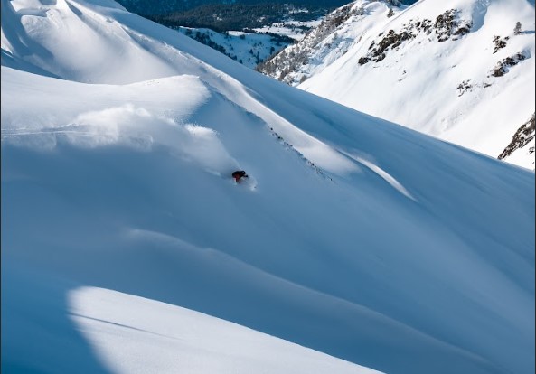 Esquís i snowboards en perfecte estat per un març a Baqueira Beret amb 2 metres de neu en pistes