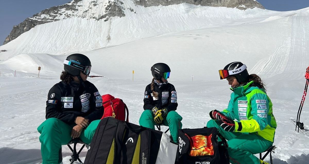 L’equip nacional femení d’Andorra prova el nou material a Hintertux