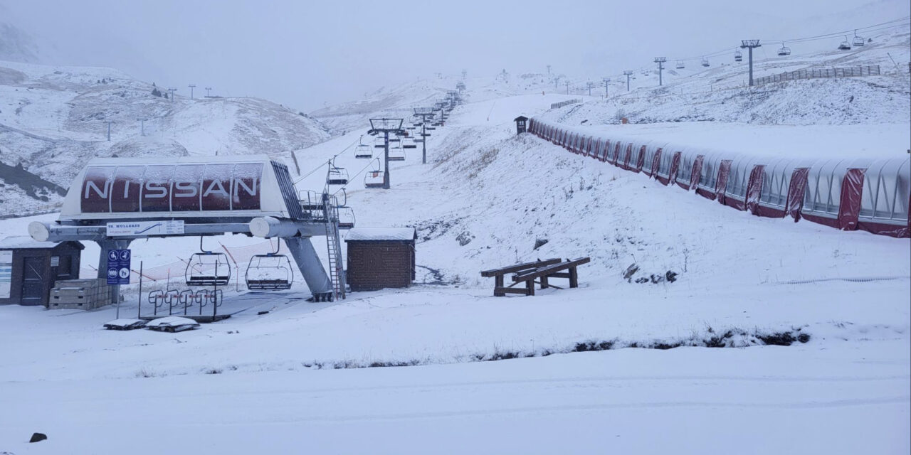 Les primeres neus de la temporada tenyeixen de blanc el Pirineu