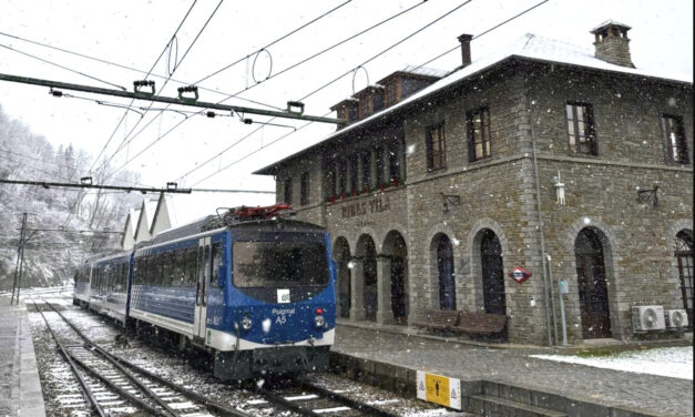 Ferrocarrils de la Generalitat i Renfe renoven l’oferta de bitllets combinats Skitren, per esquiar a La Molina; i TreNatura, per visitar Vall de Núria