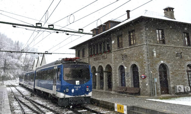 Ferrocarrils de la Generalitat i Renfe renoven l’oferta de bitllets combinats Skitren, per esquiar a La Molina; i TreNatura, per visitar Vall de Núria