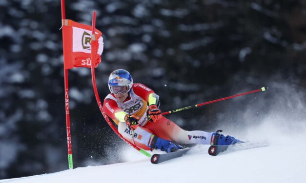 La gran salvada de Marco Odermatt al descens de Bormio